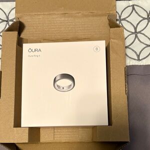 Never opened Oura Ring 4 - black - size 8